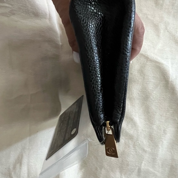 Authentic Chanel cosmetic bag - Picture 6 of 8